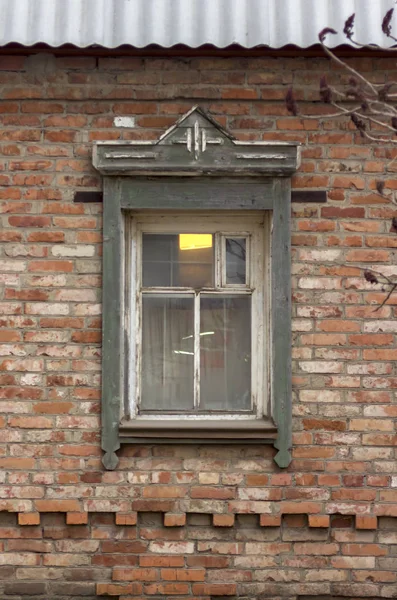 Antique wooden windows carved platbands in the village, Russian outback — Stock Image Antique Wooden Windows Carved Platbands Village Russian Outback Stock Photo