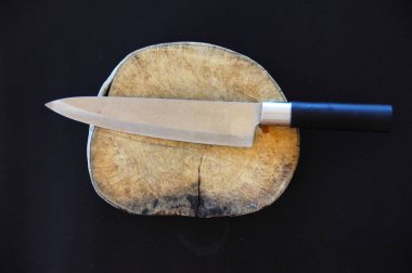 Mutfak aletleri bıçaklar ve kesim tahtaları.