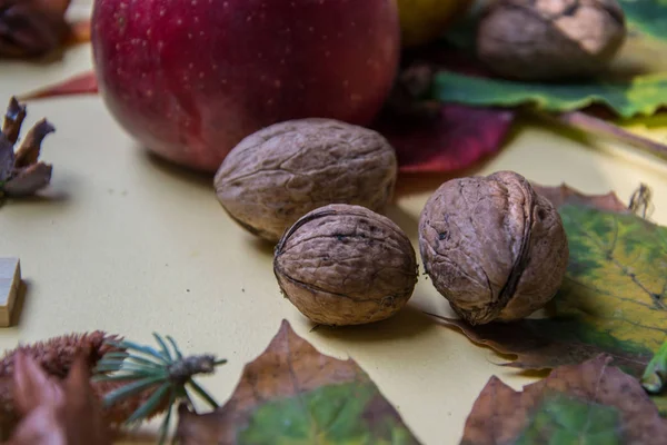 Walnuts Autumn Leaves Food Concept — Stock Photo, Image