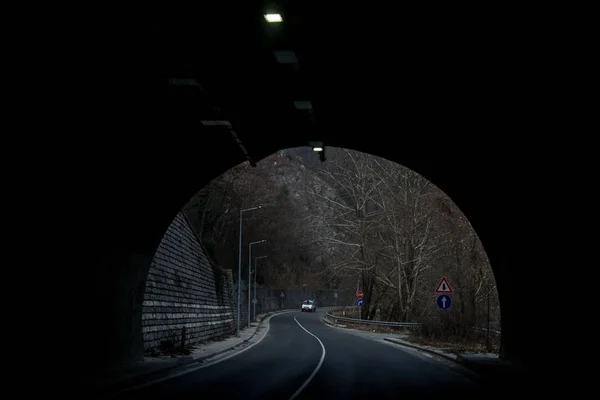 Entrada Túnel Las Montañas Bulgaria Camino Coche Través Las Rocas — Foto de Stock