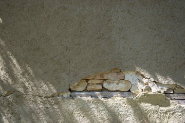 Eski duvar dokusu çatlaklar, kırık, tasarımlar için gri arkaplan, dış bina