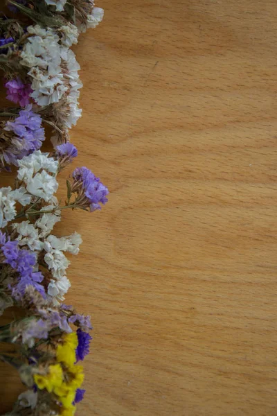 Flores Secas Multicolores Sobre Fondo Madera Planta Estatice Limonio Colorido — Foto de Stock