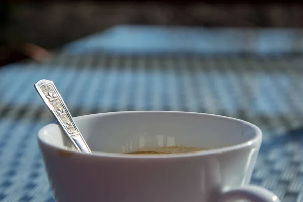 Uma Xícara Café Livre Close Uma Bebida Quente Montanha Fundo — Fotografia de Stock