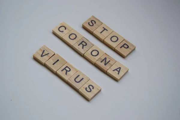 Blocchi Legno Quadrati Con Lettere Stop Corona Virus Isolati Sfondo — Foto Stock