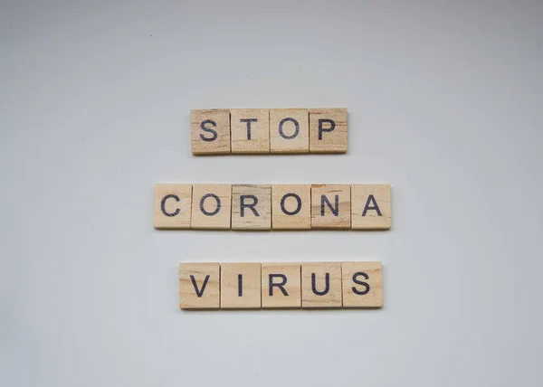 Blocchi Legno Quadrati Con Lettere Stop Corona Virus Isolati Sfondo — Foto Stock