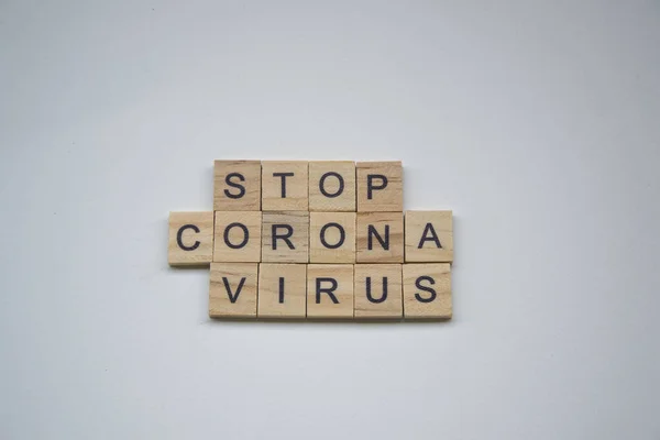 Blocchi Legno Quadrati Con Lettere Stop Corona Virus Isolati Sfondo — Foto Stock