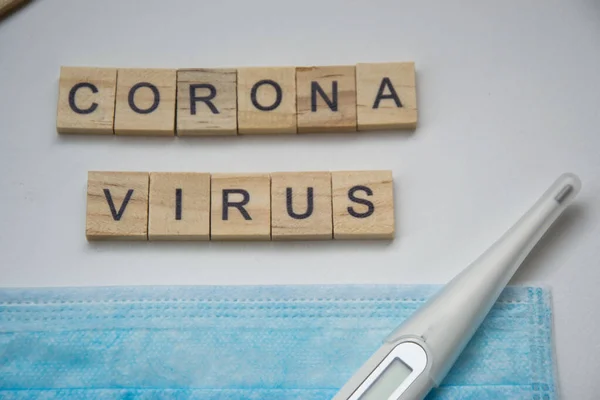Piastrelle Legno Con Lettere Corona Virus Isolate Sfondo Bianco Pandemia — Foto Stock