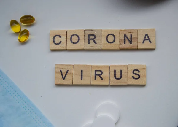 Quadrato Piastrelle Legno Con Lettere Corona Virus Isolato Sfondo Bianco — Foto Stock