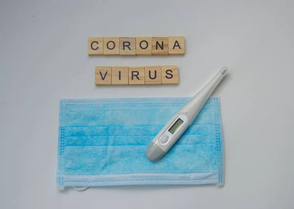 Piastrelle Legno Con Lettere Corona Virus Isolate Sfondo Bianco Pandemia — Foto Stock