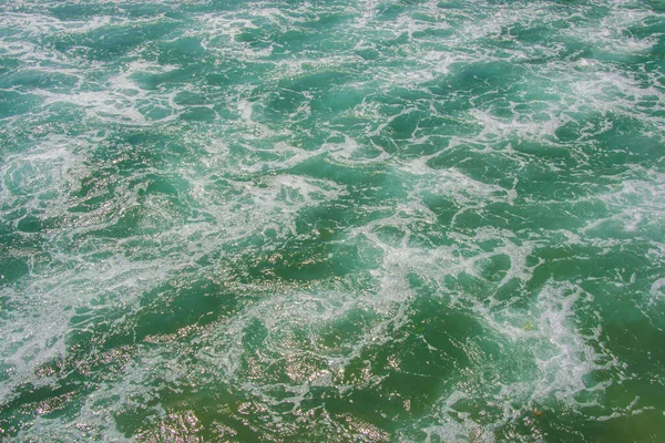 Textura Mar Belas Ondas Água Azul Turquesa Com Espuma Branca — Fotografia de Stock