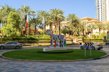 Dubai / Uae - 11 Kasım 2019: Wow Jbr kelime. Jumeirah Sahili Konutları Lüks Turizm Bölgesi Büyük yazıtlı 