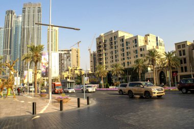 Dubai / Uae - 3 Aralık 2019: Şehir merkezindeki Dubai Caddesi. Mohammed Bin Rashid Bulvarı. 
