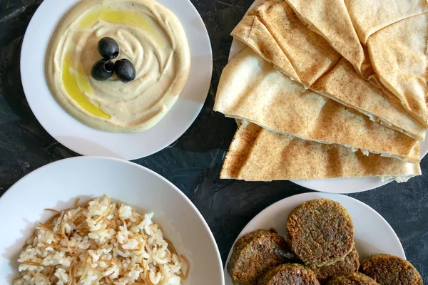 Berömda Traditionella Arabiska Mellanöstern Israel Köket Tahini Sås Pitabröd Ris — Stockfoto