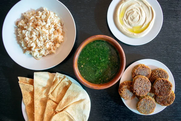 Διάσημη Παραδοσιακή Αραβική Μέση Ανατολή Ισραήλ Κουζίνα Σάλτσα Ταχίνι Πίτα — Φωτογραφία Αρχείου