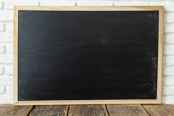 Chalkboard Fundo Madeira — Fotografia de Stock