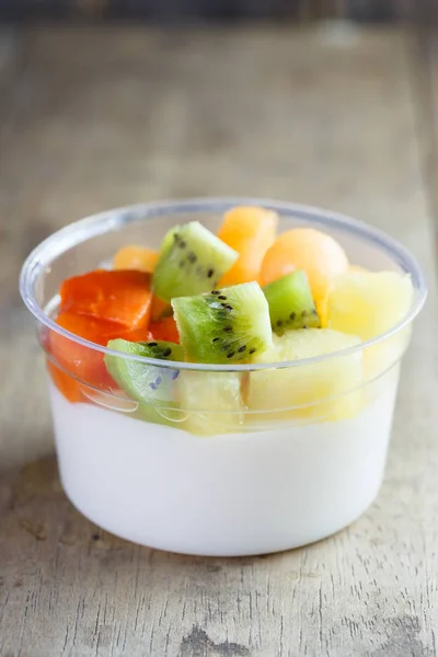 Obstsalat Topping Auf Tofu Milch — Stockfoto