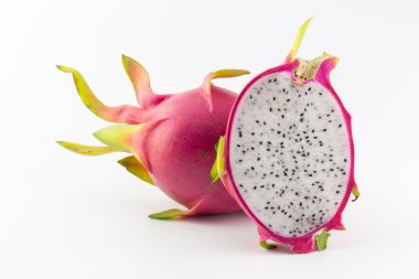 Beyaz arkaplanda Ejder Meyvesi izole