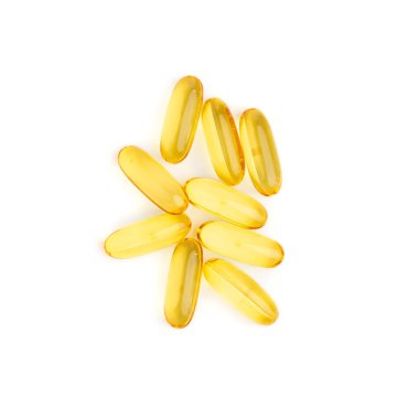 Omega 3 içeren balık yağı kapsülleri, beyaz arka planda izole edilmiş vitamin, sağlıklı bir kavram.