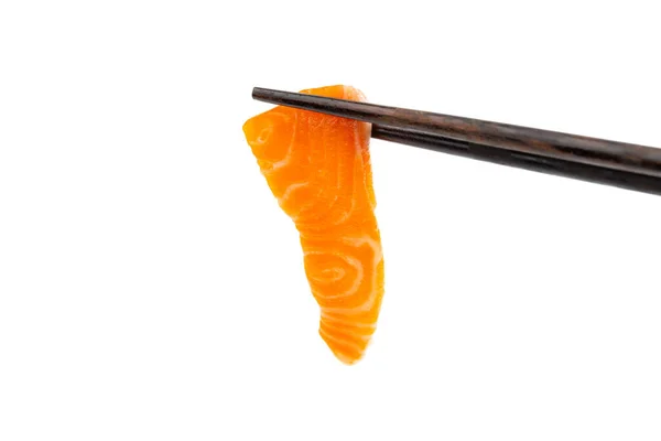Salmão Sashimi Cru Com Pauzinhos Fundo Branco — Fotografia de Stock