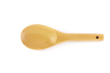 Tahta kaşık beyaz arka planda izole edilmiş.. 
