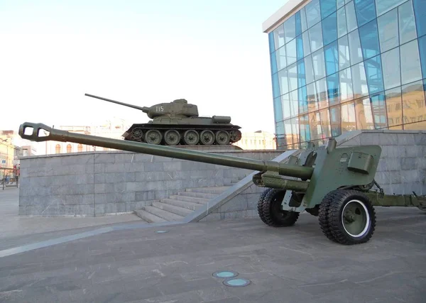 Tanque Armas Segunda Guerra Mundial Perto Das Paredes Museu Histórico — Fotografia de Stock