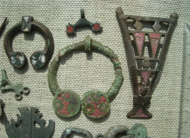 Doğu Avrupa - broşlar, tokalar