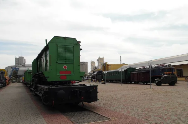 鉄道駅ハリコフの古い列車 — ストック写真
