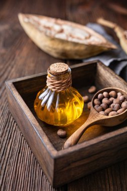 Baobab tohumu yağı cam şişede sağlıklı cilt ve saçlar için