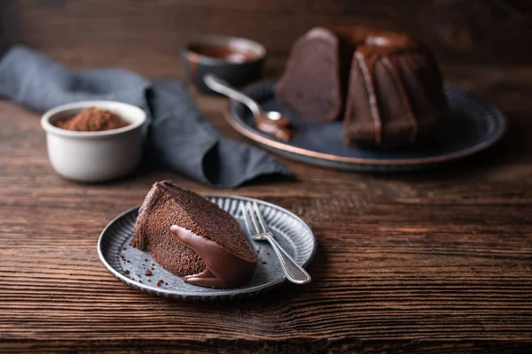 Delicious dessert, dark chocolate bundt cake topped with ganache glaze — Stock Photo, Image