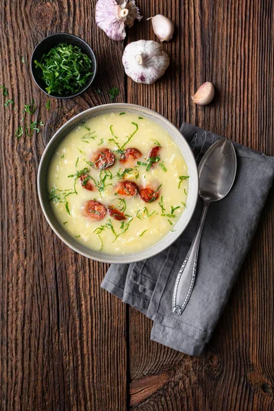 Caldo Verde soup made of savoy cabbage, pureed potatoes, onion, garlic and fried sausage slices in a ceramic bowl — Stock Image Caldo Verde soup made of savoy cabbage, pureed potatoes, onion, garlic and fried sausage slices in a ceramic bowl Royalty Free Stock Photos