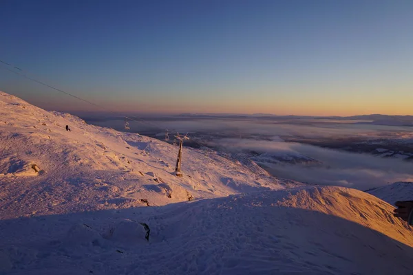 Cabina della funivia a belle piste . — Foto Stock