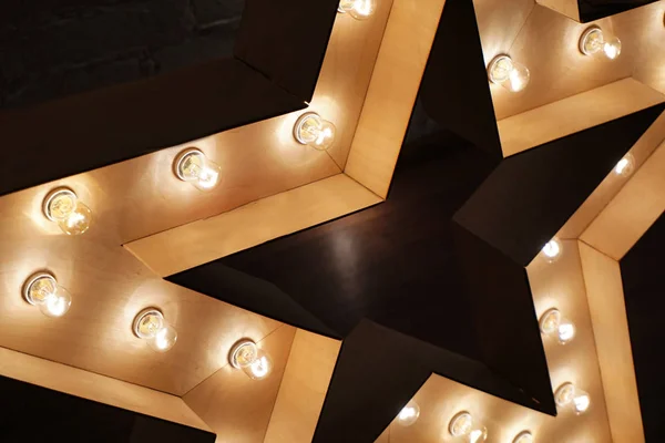 Yılbaşı ve yeni yıl arkaplanı ışıklandırmalı.