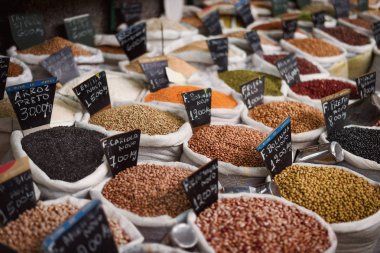 Çeşitli tahıl pazarı