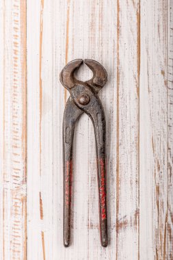 Pense el aracı ahşap üst görünümde izole