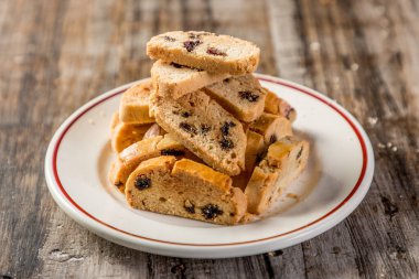 Mini çikolatalı kurabiyeler yemeye hazır. 