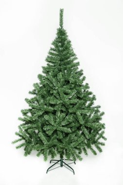 Renkli süslemeleri olmayan yapraklı Noel ağacı