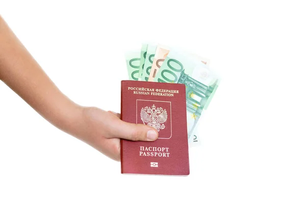 Elinde yabancı parayla Rus pasaportu.