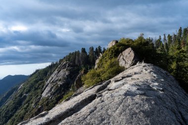 Sequoia National 'daki Moro Rock' tan harika bir manzara.