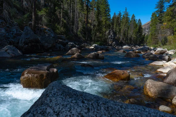 Awesome mountain river landscape at Kings Canyon National Park — Stock Photo, Image