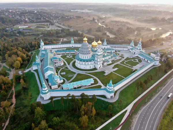 Vue aérienne du monastère de Novoierushim à damné. Grands endroits de la Russie pour voyager . — Photo