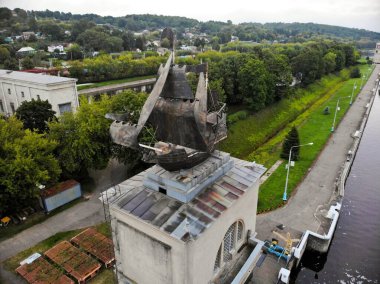 Rusya hava sahasının merkez nehri boyunca nehir gemileriyle kargo taşımacılığı 