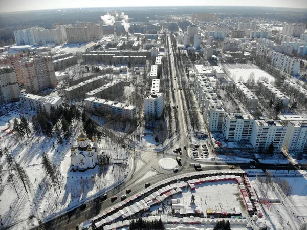 Vista aérea da bela cidade militar de Krasnoznamensk na região de Moscou no inverno no dia ensolarado — Fotografia de Stock