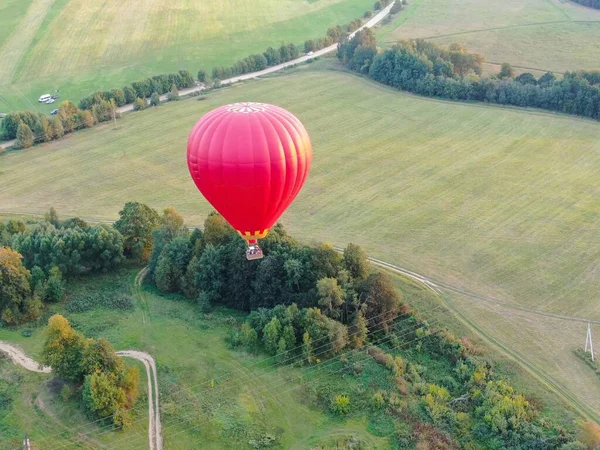 Widok z lotu balonów nad rzeką. — Zdjęcie stockowe