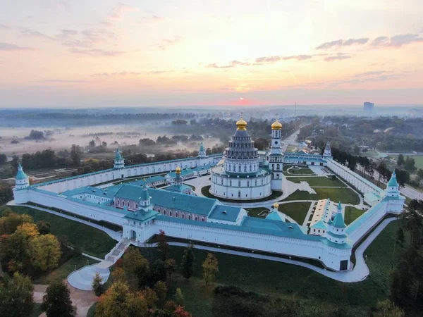 Vista aérea desde el monasterio de Novoierushim. Grandes lugares de Rusia para viajar . — Foto de Stock