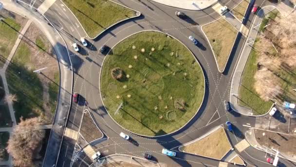 Hiperlapse Aerial View Traffic Cars Busy Roundabout City Sunny Day — Stock Video