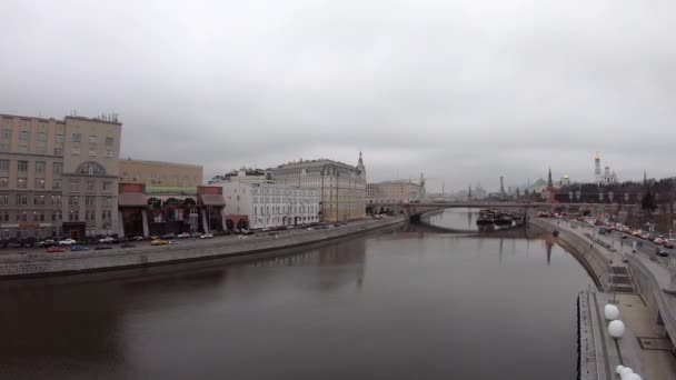 Timelapse Traffic Cars Moscow Embankment Moscow Overlooking Kremlin Top View — Stock Video