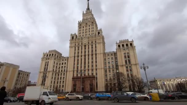 Timelapse Pohybu Mraků Pozadí Historického High Rise Budovy Centru Moskvy — Stock video