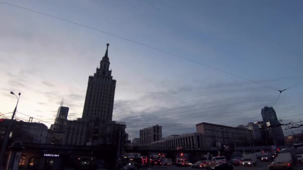 Zeitraffer Von Wolkenbewegungen Bei Sonnenuntergang Inmitten Des Historischen Gebäudes Wunderschöne — Stockvideo