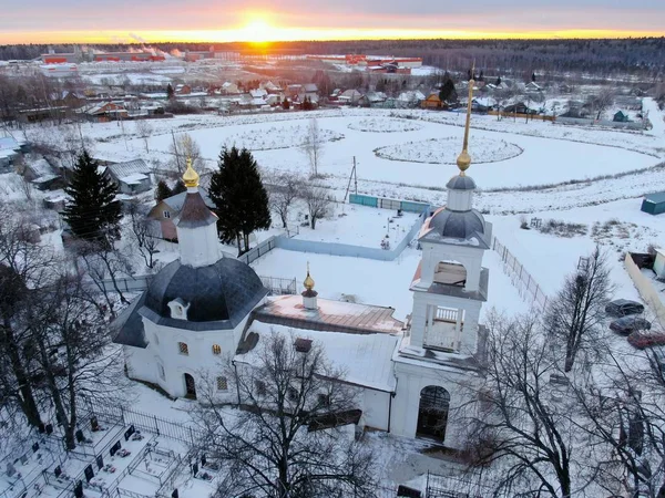 Luftaufnahme Der Wunderschönen Panoramalandschaft Der Alten Kirche Vor Dem Hintergrund — Stockfoto