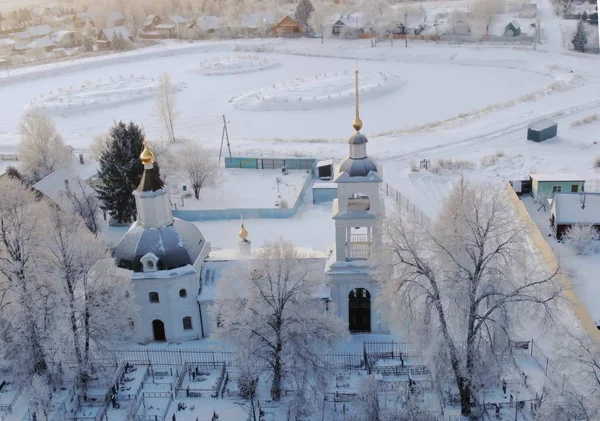 Vista Aérea Una Antigua Iglesia Rusa Amanecer Día Despejado Helado — Foto de Stock